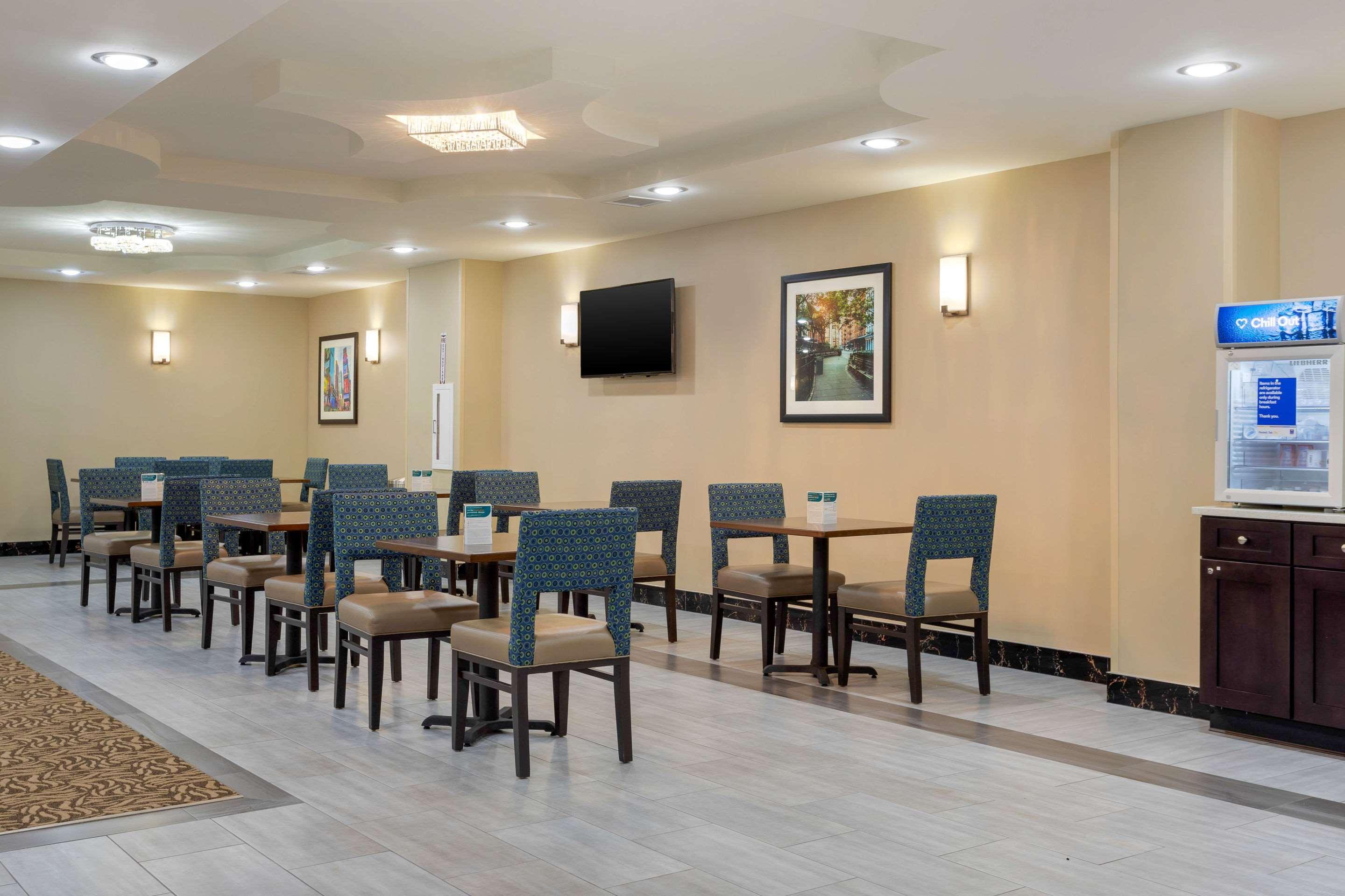 Hotel Comfort & Near Jfk Air Train 3*